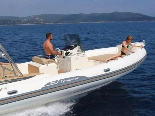 Noleggio Gommone Capelli con patente nautica