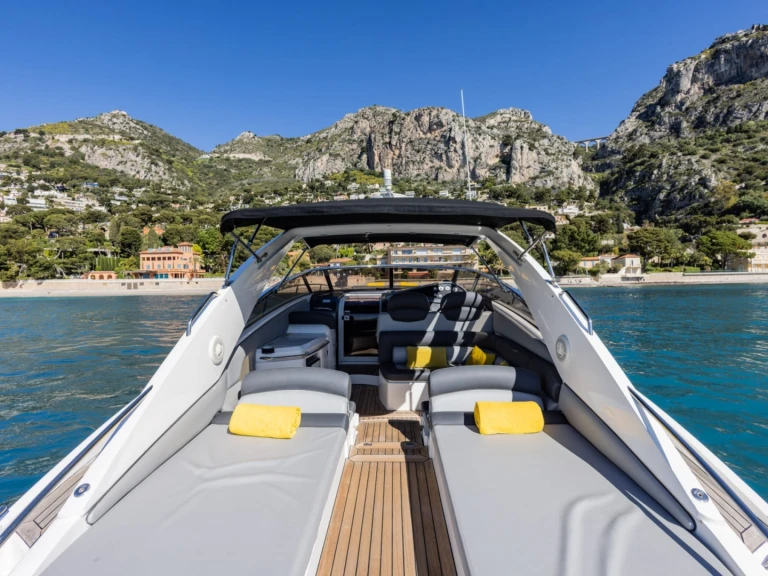 Noleggio Yacht di lusso a Saint-Jean-Cap-Ferrat – Sunseeker Superhawk 43