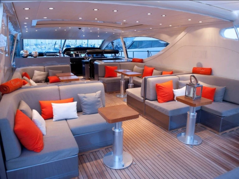 Yacht di lusso a noleggio a Antibes al miglior prezzo