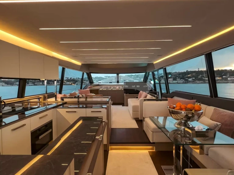Noleggiare una Prestige Prestige 680 a Antibes