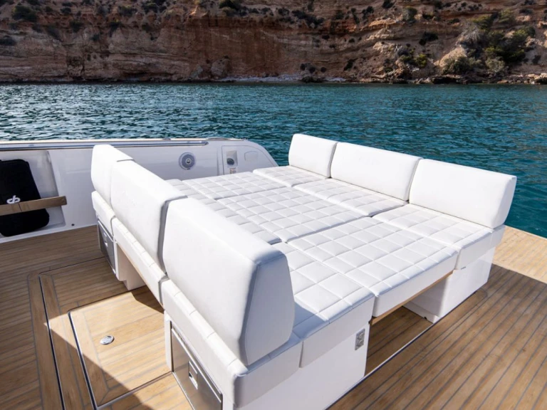 Yacht di lusso a noleggio a Beaulieu-sur-Mer al miglior prezzo