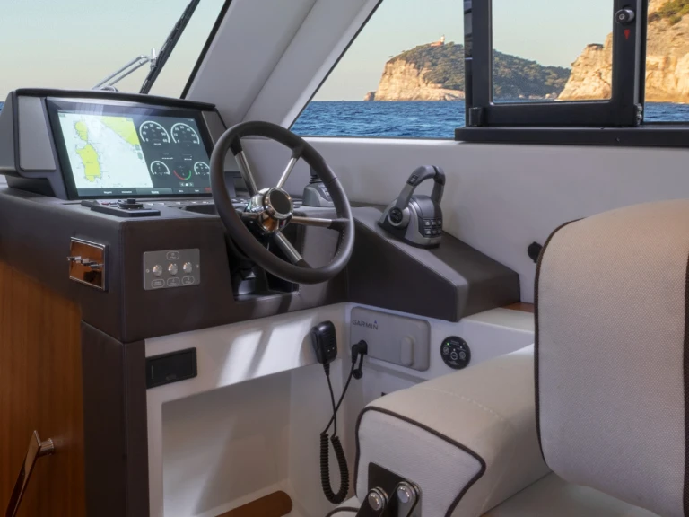 Yacht di lusso a noleggio a Beaulieu-sur-Mer al miglior prezzo