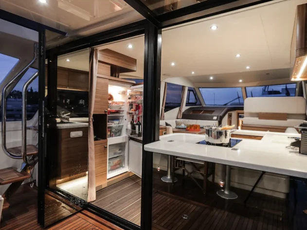 Yacht di lusso a noleggio a Fontvieille al miglior prezzo