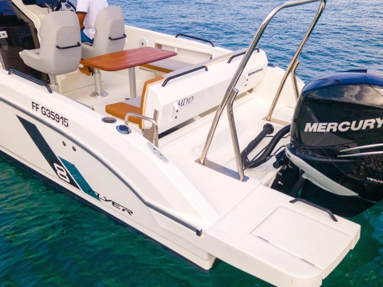 Noleggiare una Bénéteau Flyer 8 a Case-Pilote