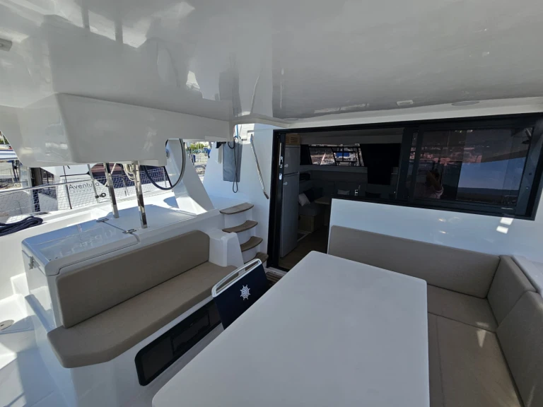 Noleggio Catamarano Aventura con patente nautica
