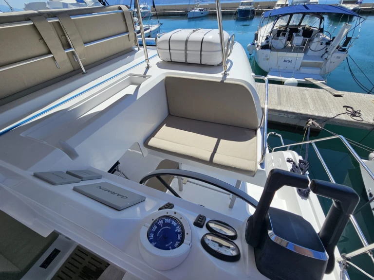 Catamarano a noleggio a Bossoglina al miglior prezzo