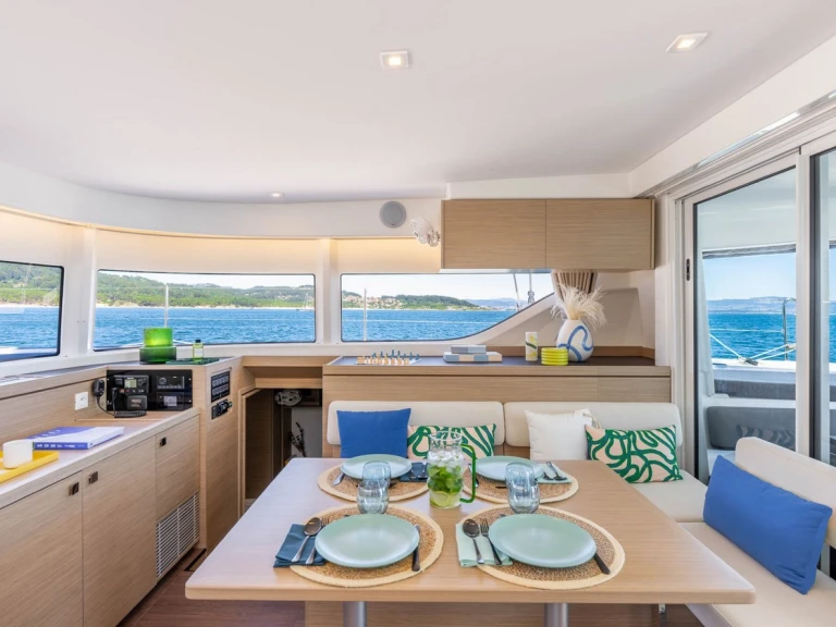 Noleggiare una Lagoon Lagoon 43 a Salerno