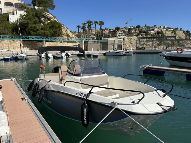 Noleggiare una Quicksilver Activ 605 Open a Calp / Calpe