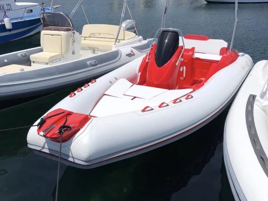 Noleggio barche Magnus 6.20 a Porto Rotondo su Samboat