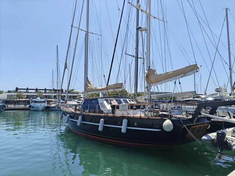 Noleggiare una Jongert 22D a mondo