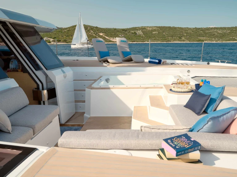 Noleggiare una Fountaine Pajot Alegria 67 a Trogir