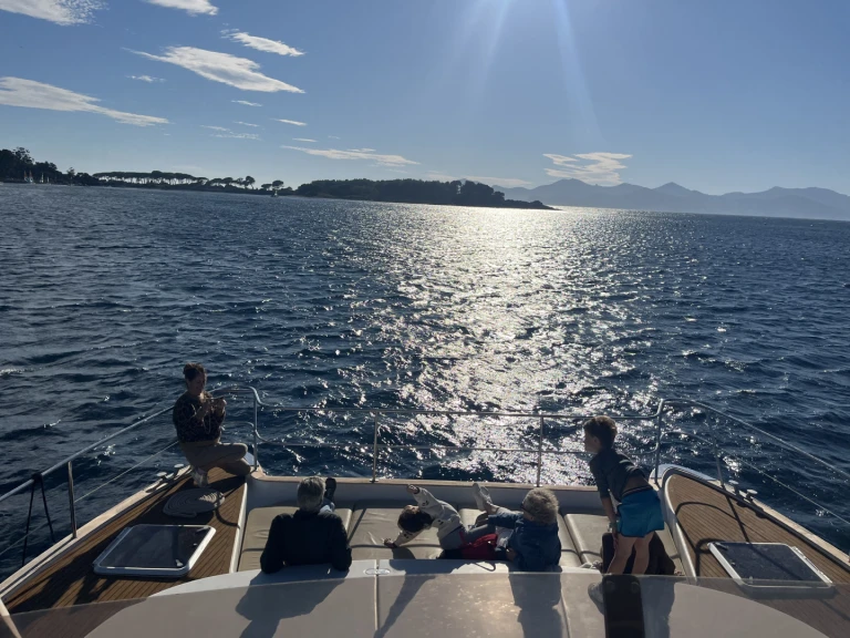 Catamarano a noleggio a Nice Port al miglior prezzo