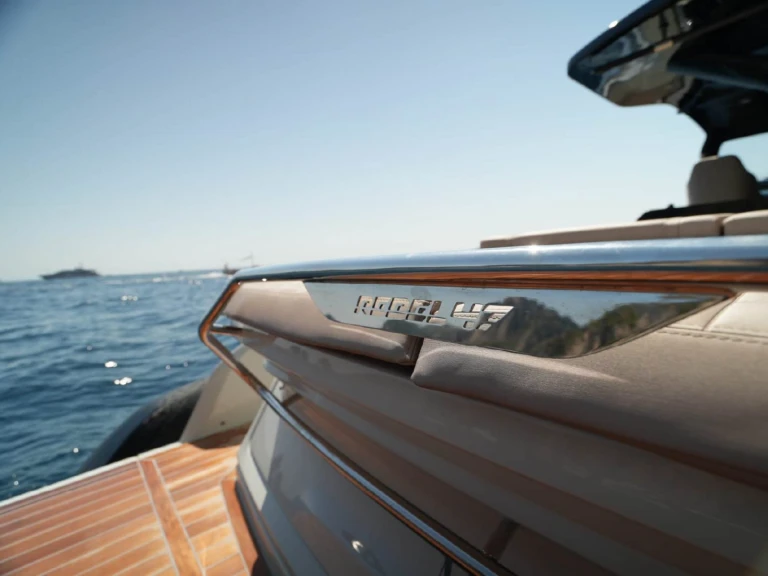 Barca a motore a noleggio a Torre Annunziata al miglior prezzo