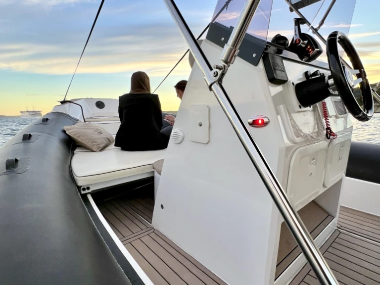 Noleggio Gommone con o senza skipper Zenit a Spalato