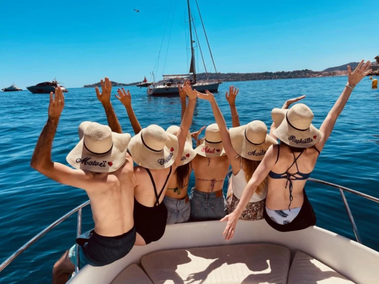 Barca a motore a noleggio a Nizza al miglior prezzo