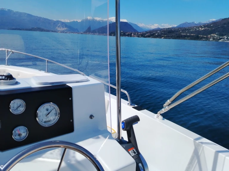 Noleggiare una gio mare Gio 160 a Leggiuno