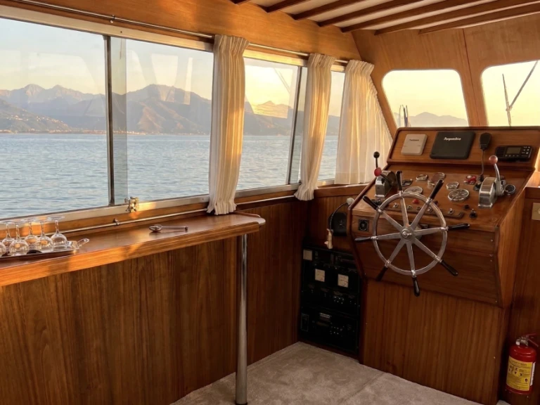 Noleggio a La Spezia – Alalunga 15 fly su SamBoat