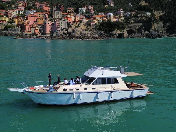 Noleggiare una Alalunga 15 fly a La Spezia