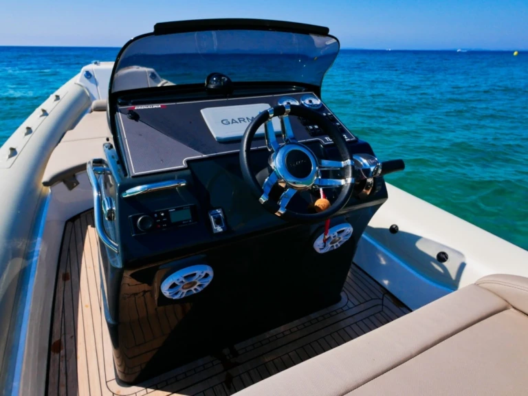 Lomac Adrenalina 7.5 da affittare a  Hyères