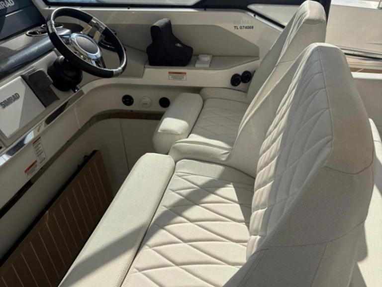 Yacht di lusso a noleggio a Port Grimaud al miglior prezzo