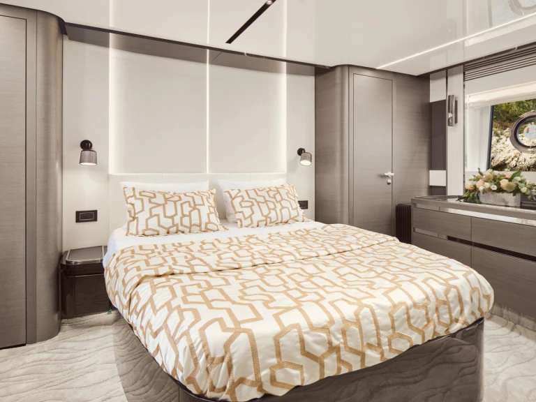 Noleggiare una Azimut Azimut S8 a Rogosnizza