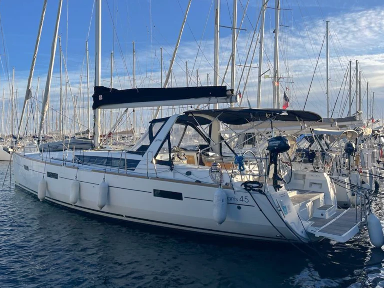 Noleggio Barca a vela a Port de Hyères (St Pierre) – Bénéteau Oceanis 45