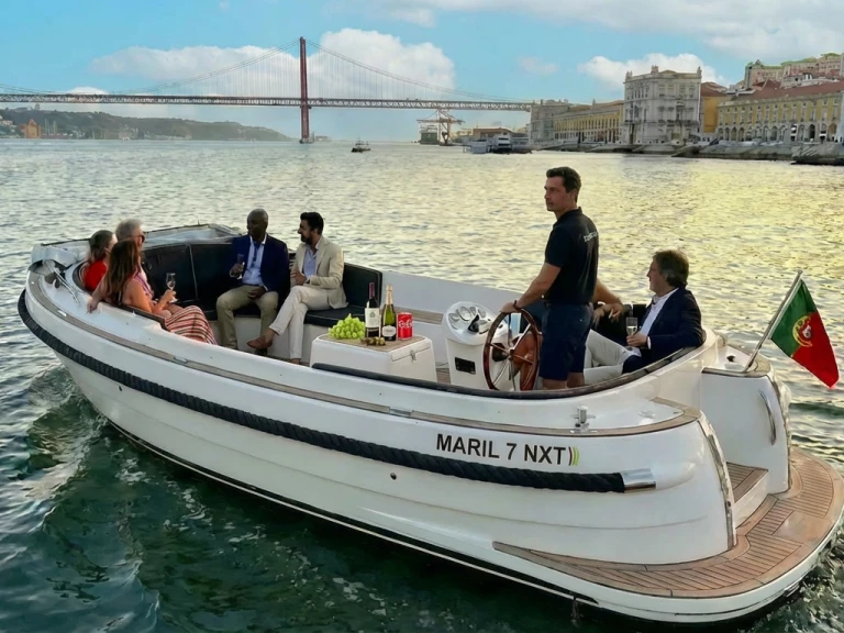 Noleggio Barca a motore a Lisbona – Maril 7NXT