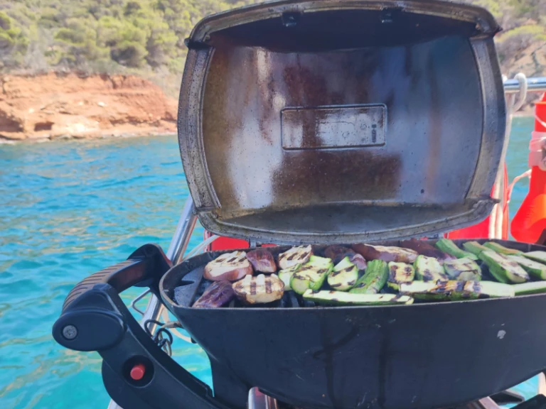 Noleggio Barca a vela con o senza skipper Bavaria a Anávyssos