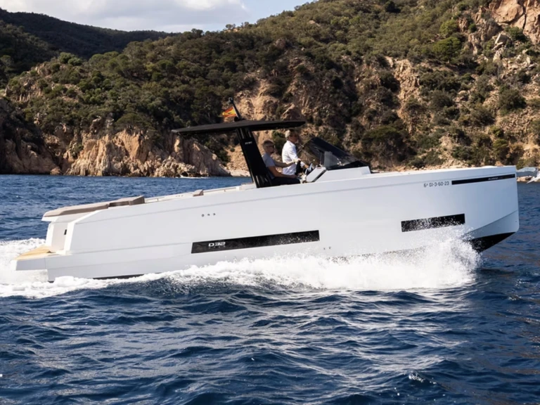 Barca a motore a noleggio a Marina Botafoch al miglior prezzo