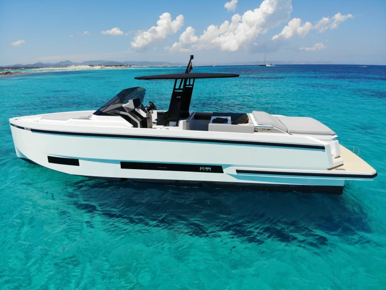 Noleggiare una De Antonio d36 a Marina Botafoch