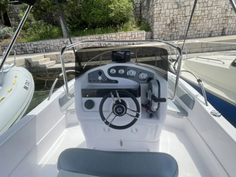 Noleggio barche Malinska-Dubašnica economico Bluline 19 Ft Open