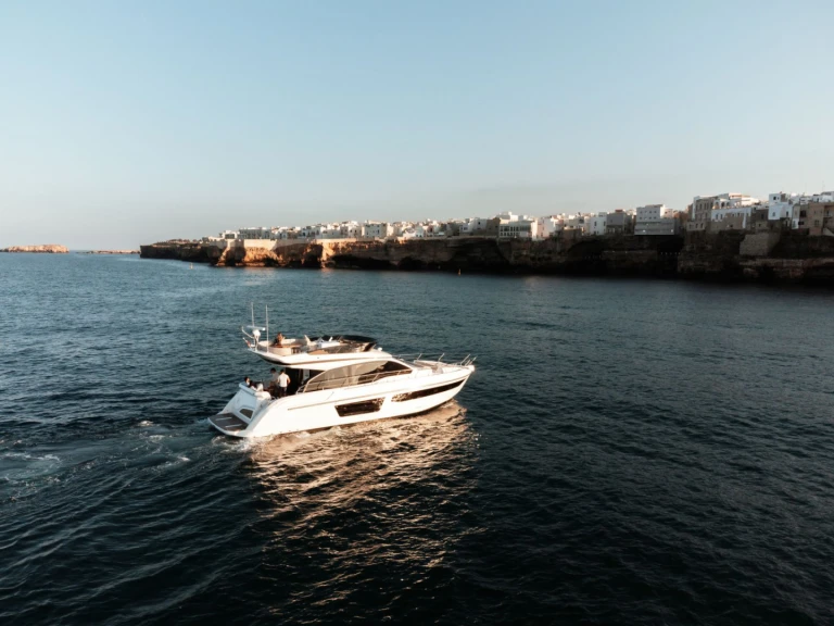 Noleggiare una Azimut Azimut 53 Fly a Polignano a Mare