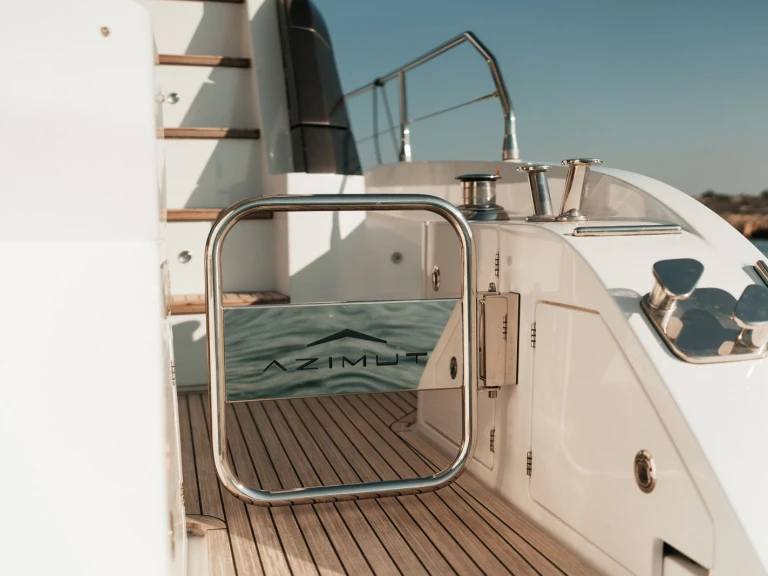 Noleggio Yacht di lusso con o senza skipper Azimut a Polignano a Mare