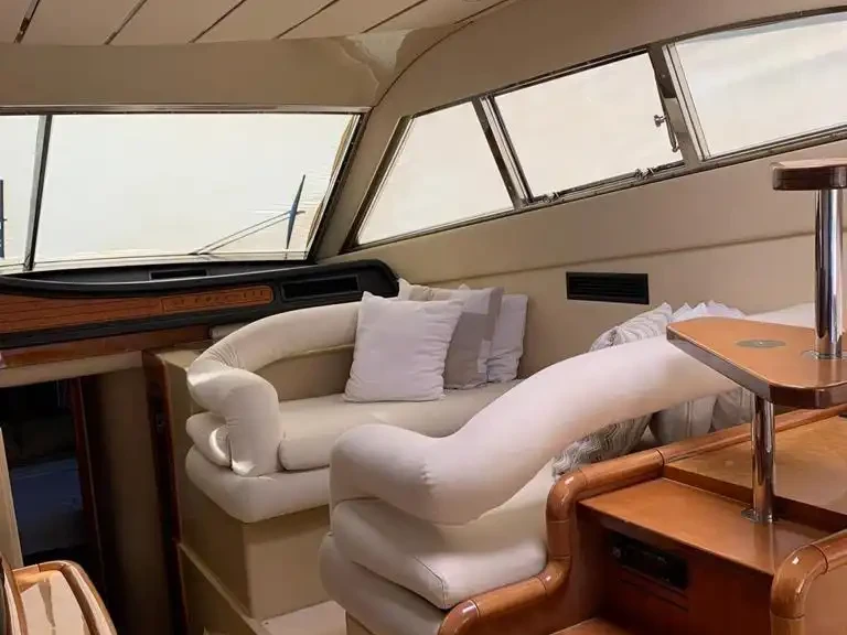 Noleggio Yacht di lusso Custom con patente nautica