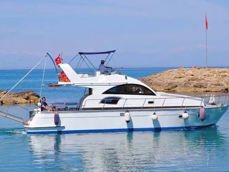 Noleggio Yacht di lusso con o senza skipper Custom a Side