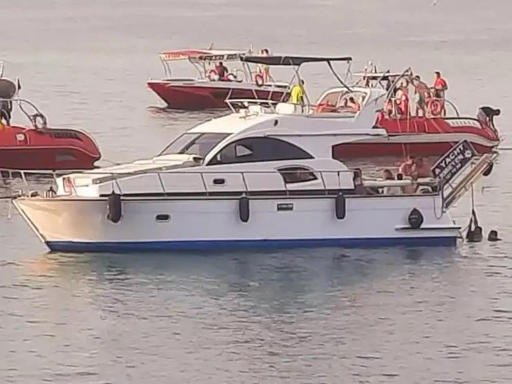 Noleggio Yacht di lusso Custom con patente nautica