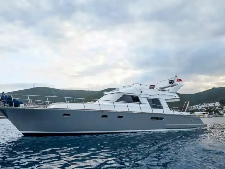 Noleggio Yacht di lusso Custom con patente nautica