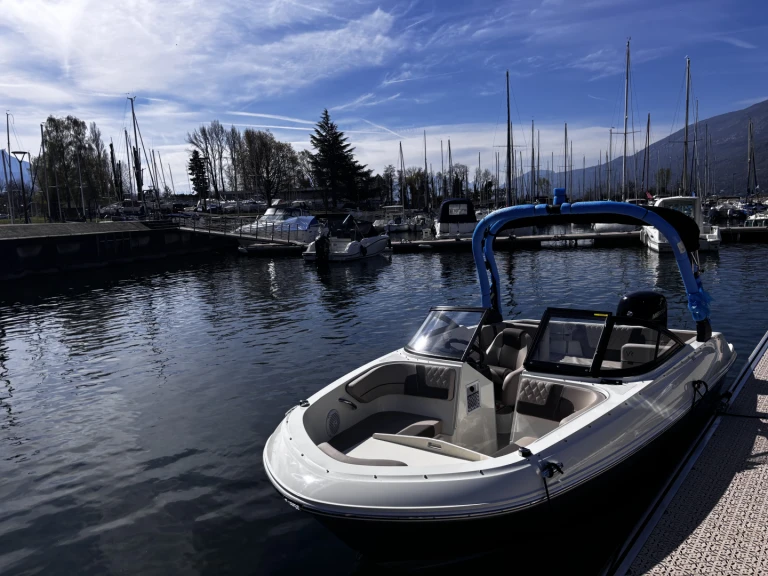 Noleggio Barca a motore a Aix-les-Bains – Bayliner VR4