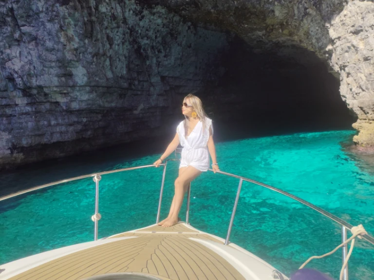 Noleggio Barca a motore a Saint Paul's Bay – Sealine Sealine 240