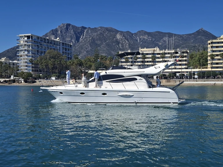 Noleggio barche Marbella economico Majestic 46 Fly