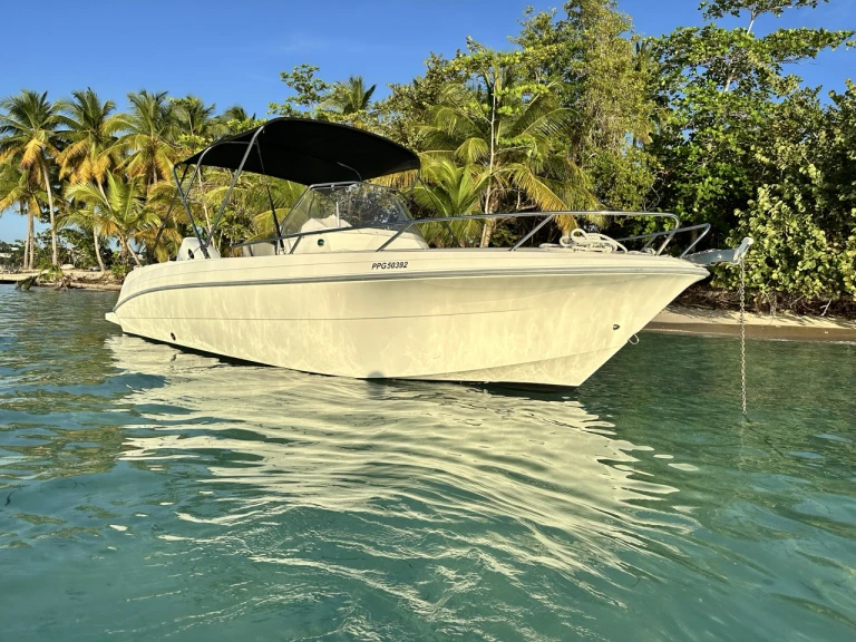 Noleggiare una Pacific Craft Pacific Craft 670 Open a Le Gosier