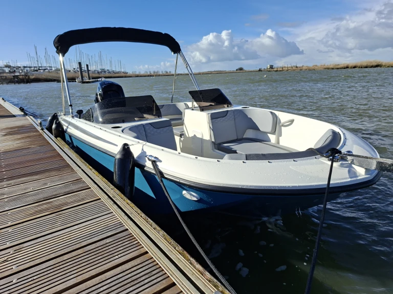 Bayliner ELEMENT M17 da affittare a  Soubise