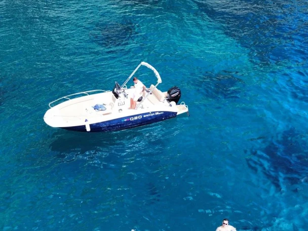 Barca a motore a noleggio a Sorrento al miglior prezzo