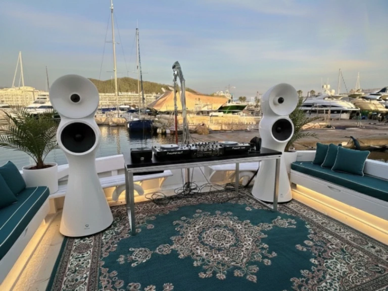 Noleggio Barca a motore con o senza skipper Le Boat a Ibiza Town