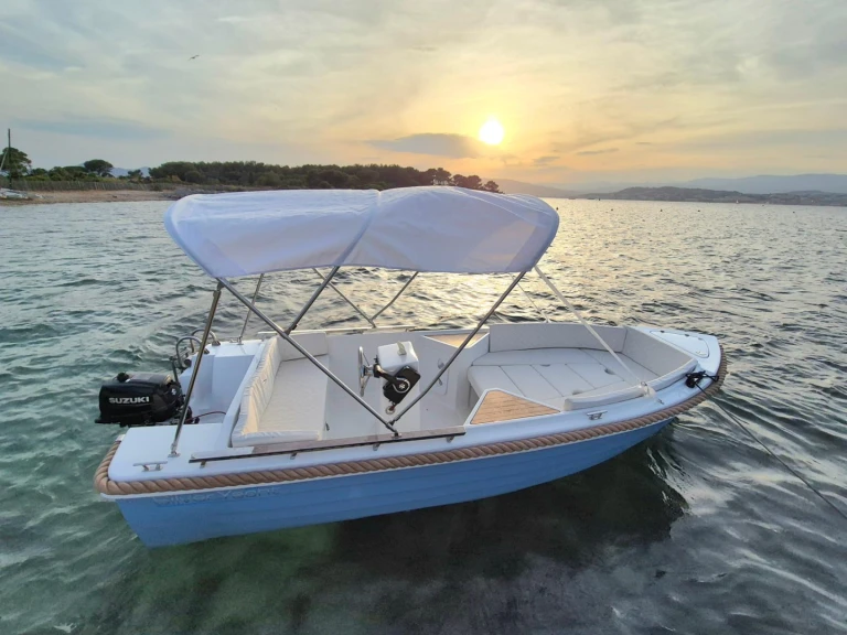 Noleggio Barca a motore Silver con patente nautica