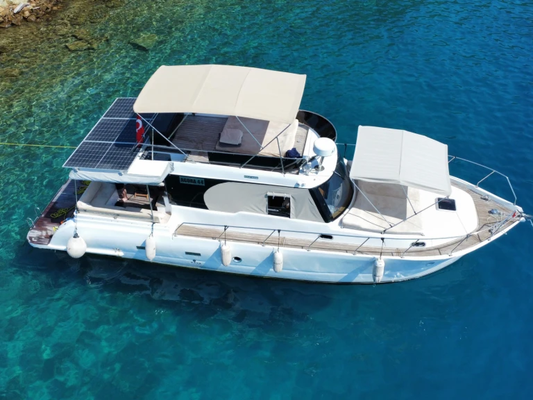 Noleggio Barca a motore con o senza skipper Custom Made a Skopea Marina