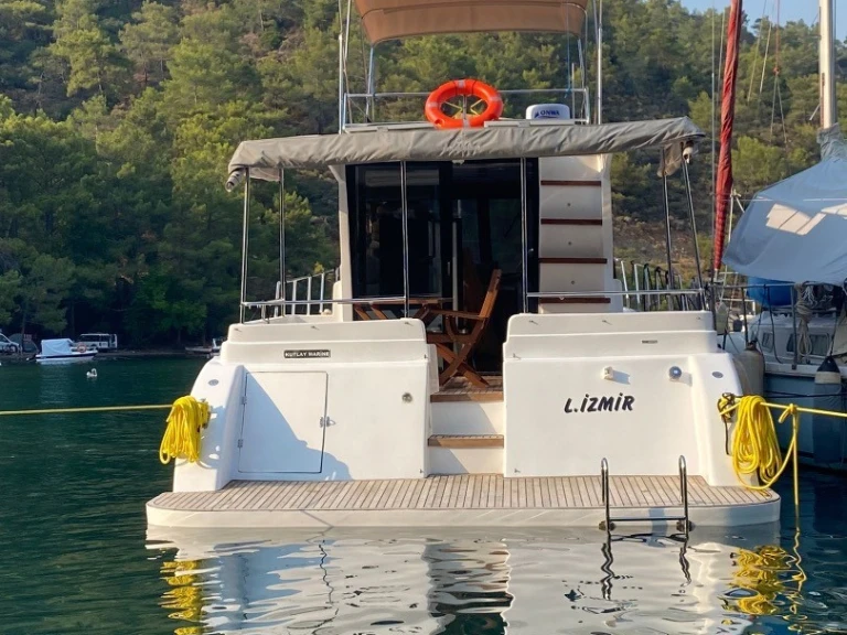 Barca a motore a noleggio a Skopea Marina al miglior prezzo