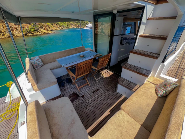 Noleggiare una Custom Made Agara 44 a Skopea Marina