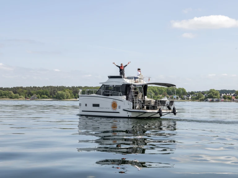 Barca a motore a noleggio a Fleesensee al miglior prezzo