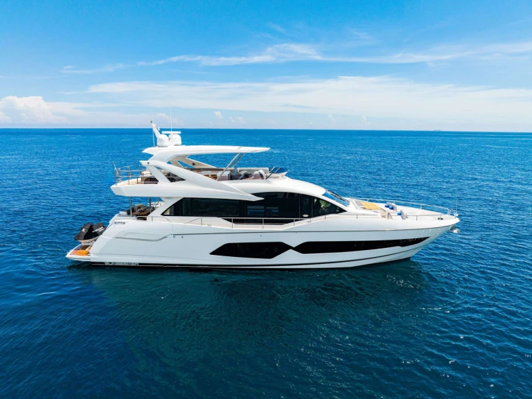 Noleggio Yacht di lusso Sunseeker con patente nautica